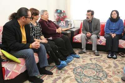 Özgecan tablosunu yapıp ailesine armağan etti