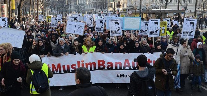 Avusturya’da 'Başörtüme Dokunma' protestosu