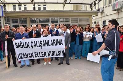 Manisa'da sağlık çalışanlarından şiddete karşı protesto