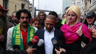 İbrahim Tatlıses  için İstiklal Caddesi'nde Kur'an-ı Kerim dağıttılar