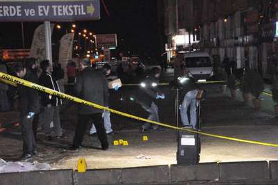 Tunceli'de zırhlı araç taşlandı, polisler havaya ateş açtı