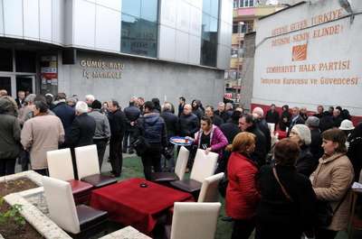 Trabzon CHP’de gençlerin parti binasını işgali sürüyor