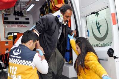 Besni'de otomobiller çarpıştı: 5 yaralı