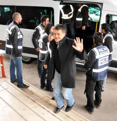 Dinleme operasyonunda serbest kalan polisler için savcılık itiraz etti