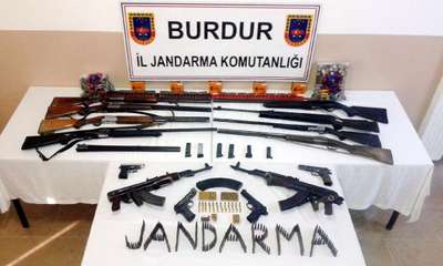 Jandarmanın arama yaptığı evlerden cephane çıktı
