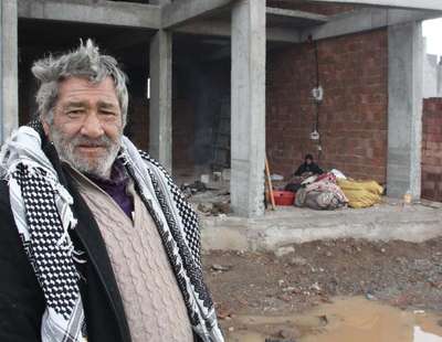 SURİYELİ ÇİFT İNŞAATTA YAŞIYOR