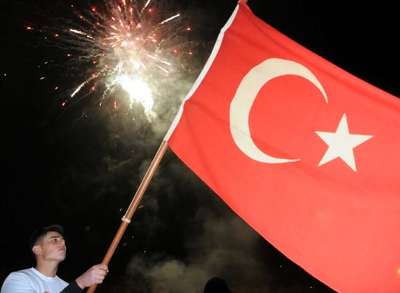 Beldedeki liseli öğrenciler Çanakkale'ye törenle gönderildi