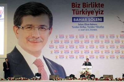 Davutoğlu: Kimse taktik manevralarla çözüm sürecini günlük siyasete alet etmesin (1)