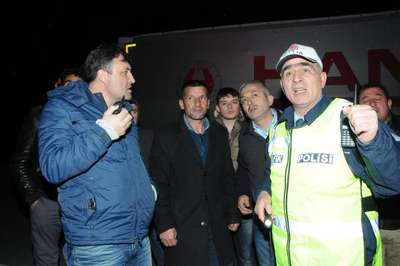 Liseli öğrencileri taşıyan otobüs seyir halindeyken alev aldı