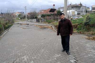 YALOVA’DA YOL ÇÖKTÜ