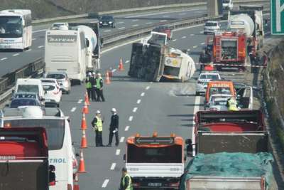 Sapanca'da sıvı oksijen yüklü tanker devrildi: 1 yaralı