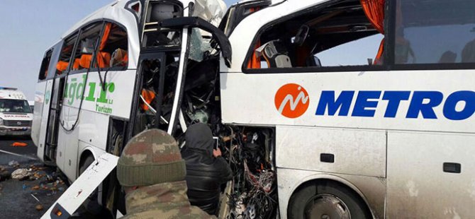 Katliam gibi kaza: 8 ölü, 14 yaralı