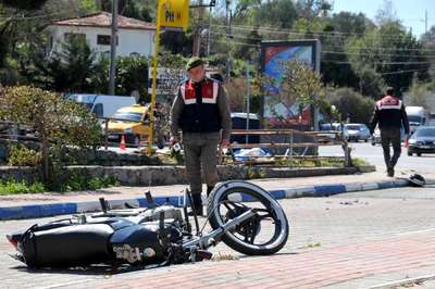 Alanya'da 2 motosiklet çarpıştı: 1 ölü, 3 yaralı