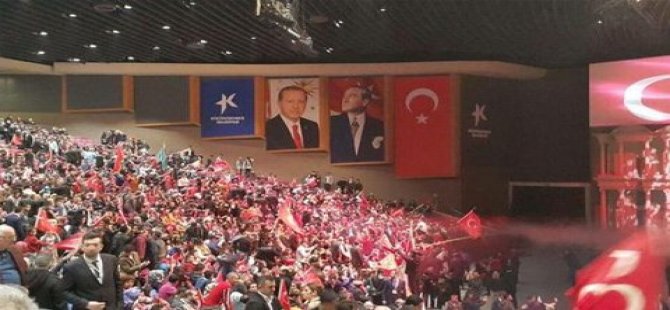 MHP gecesinde 'Erdoğan posteri' tartışması
