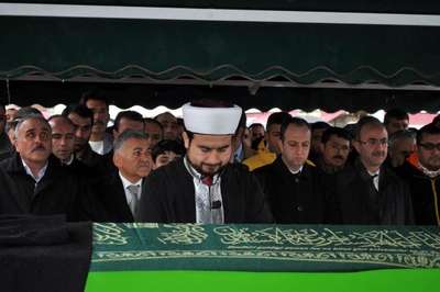 BELEDİYEDE ÖLDÜRÜLEN MEMUR TOPRAĞA VERİLDİ