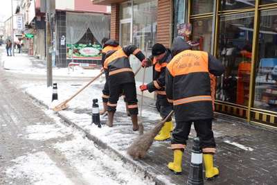 UŞAK'TA KAR SEFERBERLİĞİ