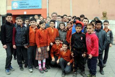 Depremden kurtuldu, öğrencileri depreme karşı bilinçlendiriyor