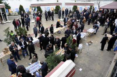 AK Parti aday adaylarından STK temilcilerine şeker, çikolata ve lokma ikramı