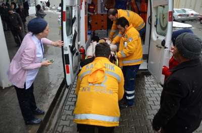 KARABÜK'TE ÖĞRENCİ SERVİSİ TÜNEL GİRİŞİNE ÇARPTI: 1 ÖLÜ, 19 YARALI (3)