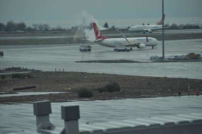 UÇAKLARA BUZLANMAYA KARŞI ÖNLEM