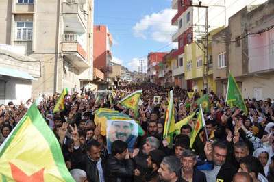 Kobani'de IŞİD'le çatışırken ölen genç Mardin'de toprağa verildi