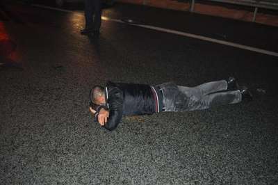 Kovalamaca kazayla bitti: 2 polis yaralandı