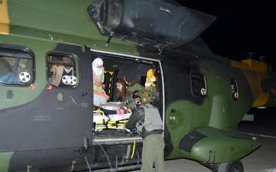 Hamile kadın, yolu kardan kapanan köyden gece askeri helikopterle alındı