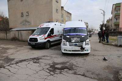 Adıyaman'da minibüs ile otomobil çarpıştı: 4 yaralı