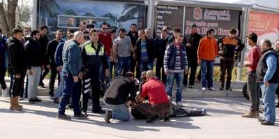 Kavşakta kamyonla çarpışan motosikletli yaşamını yitirdi