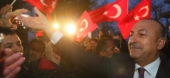 Hollanda: Türkiye tehdit etti, izin vermedik
