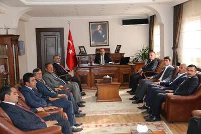 Yüksekovalı muhtarlardan Vali Canbolat'a ziyaret