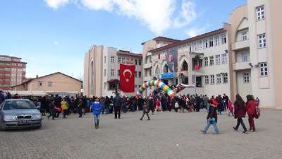 Kars Atatürk İlköğretim Okulunda Nevruz şenliği