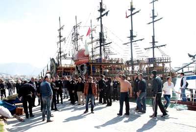 Alanya balıkçı barınağında yıkım arbedesi