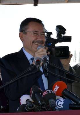 Melih Gökçek: Başbakan'ın emri üzerine bundan sonra konuşmayacağım emir demiri keser