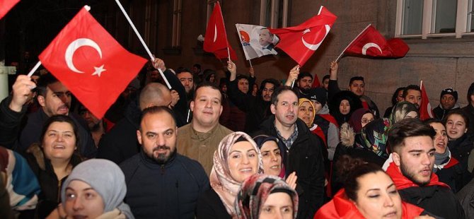 Berlin'de protesto: Hollanda şaşırma sabrımızı taşırma