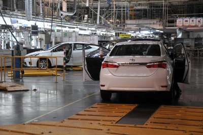 Toyota yeni model için bin 500 işçi daha alacak