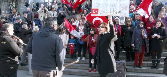 Almanya'da davullu zurnalı İzmir Marşı