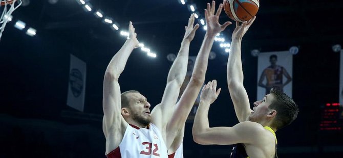 Anadolu Efes-Fenerbahçe: 57-96