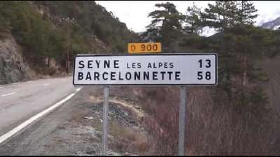 DHA muhabiri uçağın düştüğü Seyne Les Alpes Kasabasında