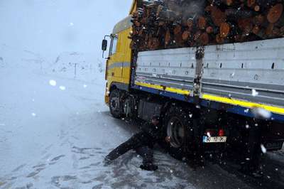 TOKAT'TA 81 KÖY YOLU KARDAN KAPANDI (2)