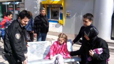 Bacağı sandalyeye sıkışan çocuğu itfaiye kurtardı