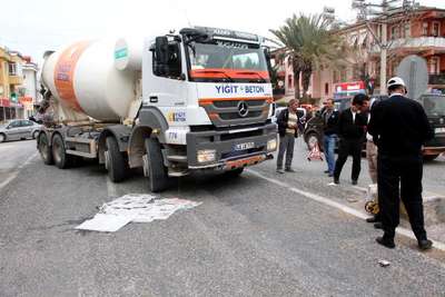 Beton mikseri altında ezilen anne ve karnındaki bebeği öldü