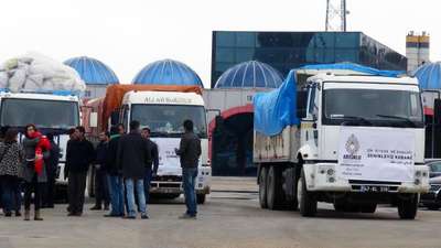 Mardin'den Kobani'ye 25  kamyon yardım