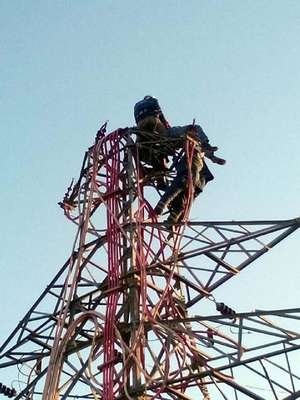 Elektrik akımına kapılan işçiyi itfaiye ekipleri kurtardı