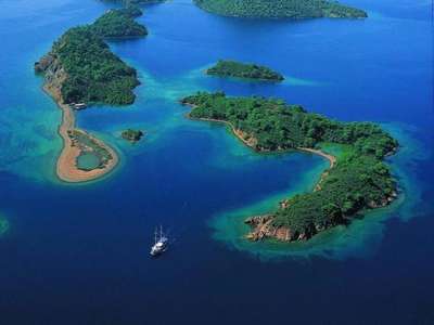 Göcek koyları için içeride ihale, dışarıda eylem