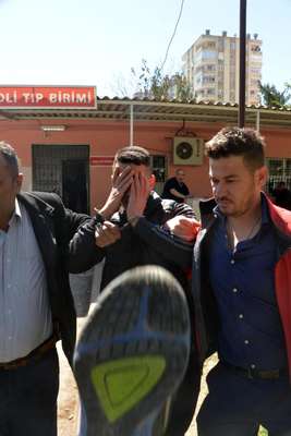 Öğrencinin telefonunu bıçak tehdidiyle gasp etti
