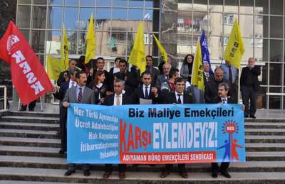 Adıyaman'da Maliye çalışanlarından ücret eylemi