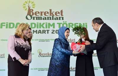 'Bereket Ormanları'na öncülük yapan Emine Erdoğan, Ankara'da fidan dikim etkinliğine katıldı