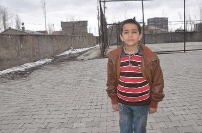 Okul bahçesinde 2 ilkokul öğrencisine meydan dayağı