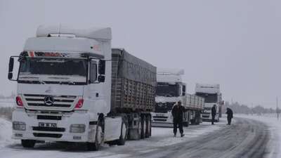 AKSARAY'DA KAR ULAŞIMI AKSATIYOR